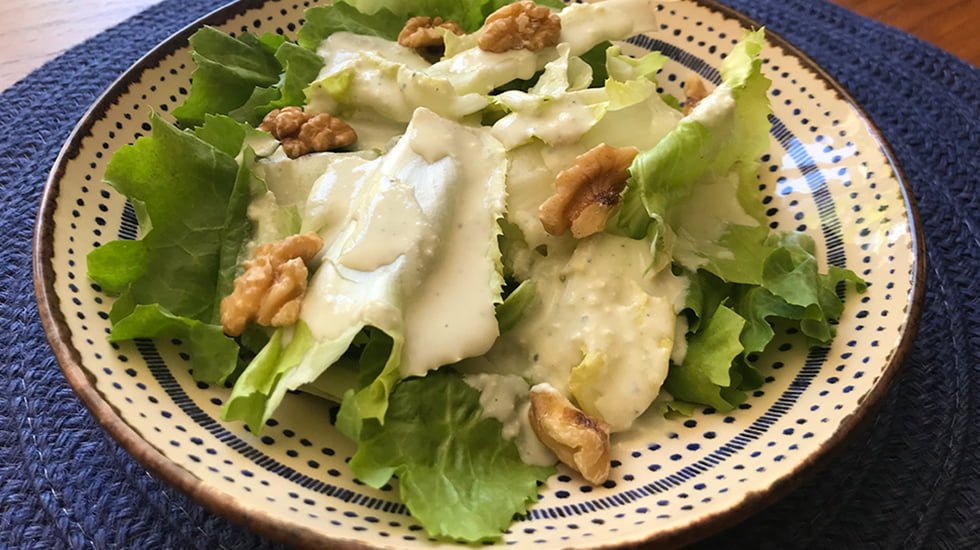 salada de escarola com gorgonzola e nozes