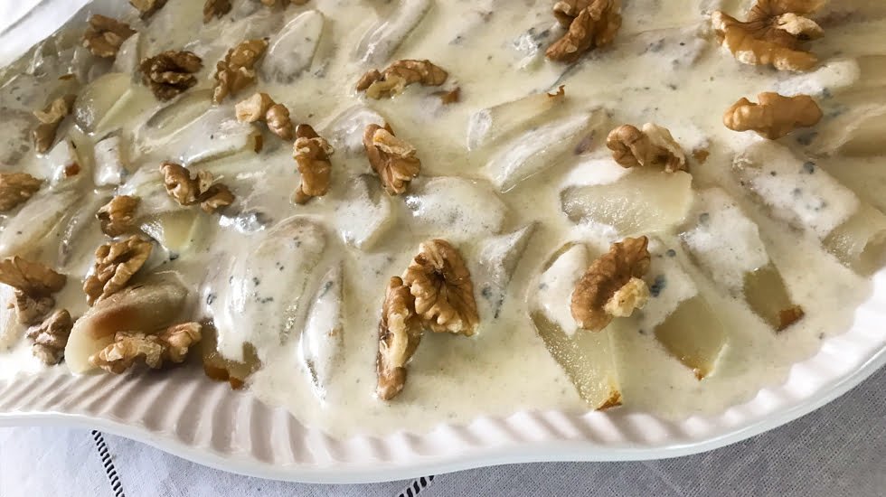 Peras com molho de gorgonzola